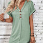 👗🌺 50% RABATT! Frauen modisches Kleid mit einfarbiger Knopfleiste & Nackenrollen-Hülle – Elegant, zeitlos & perfekt für festliche Anlässe ✨